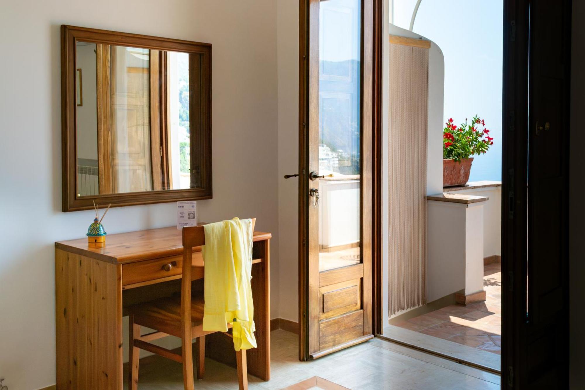 Residence Li Galli Praiano Exterior photo